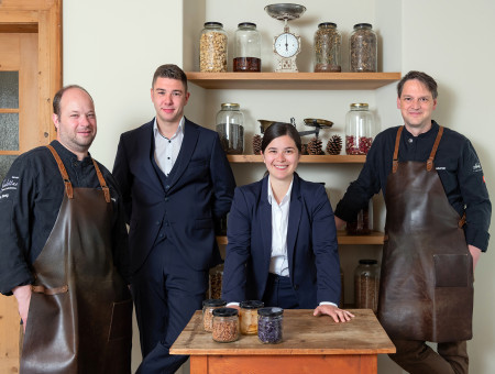 Team des Scalottas Terroir Lenzerheide im Hotel Schweizerhof – Küche und Service mit Leidenschaft für regionale Qualität