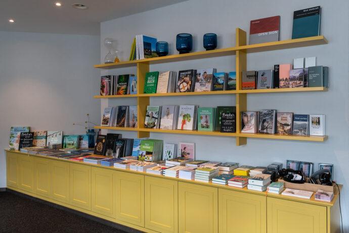 Büchershop Zum Kaufen Und Ausleihen In Der Lobby
