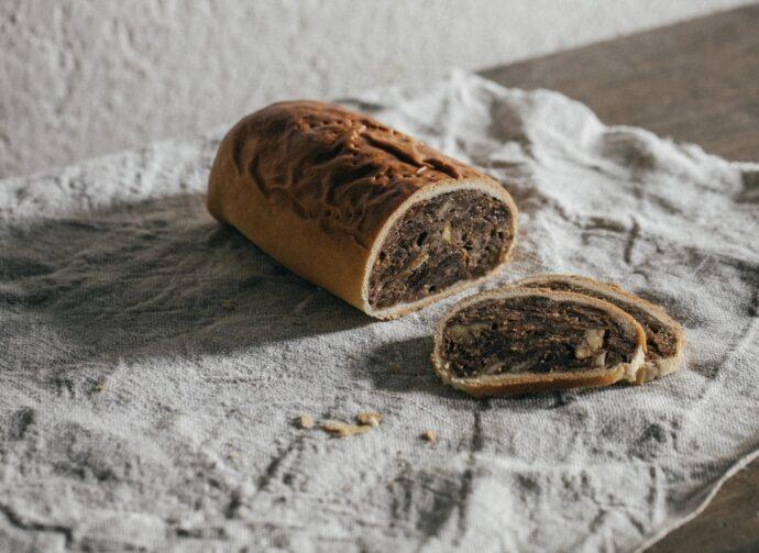 ScalottasLenzerheide_Birnenbrot auf Leinentuch klein