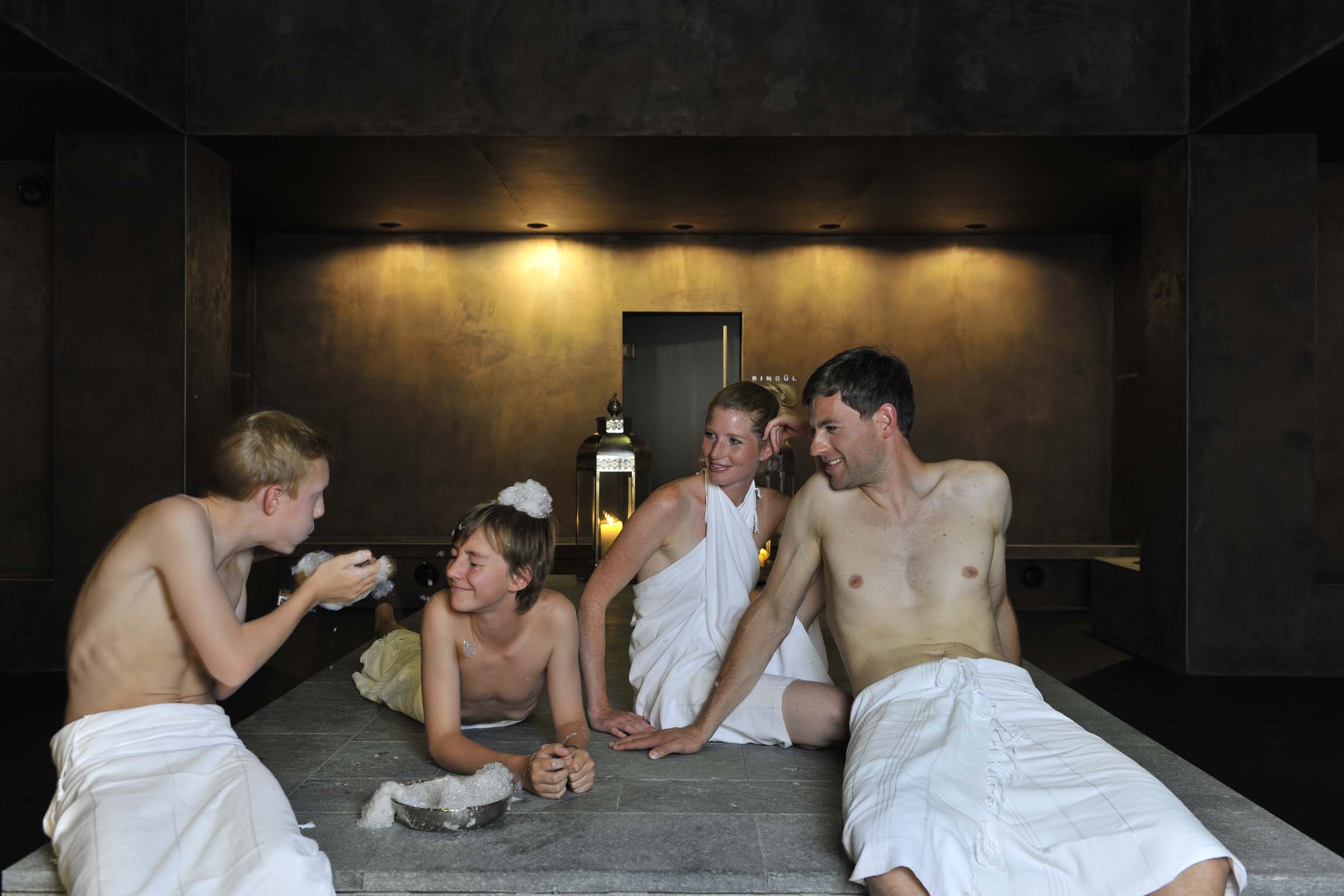 Familie im Hamam